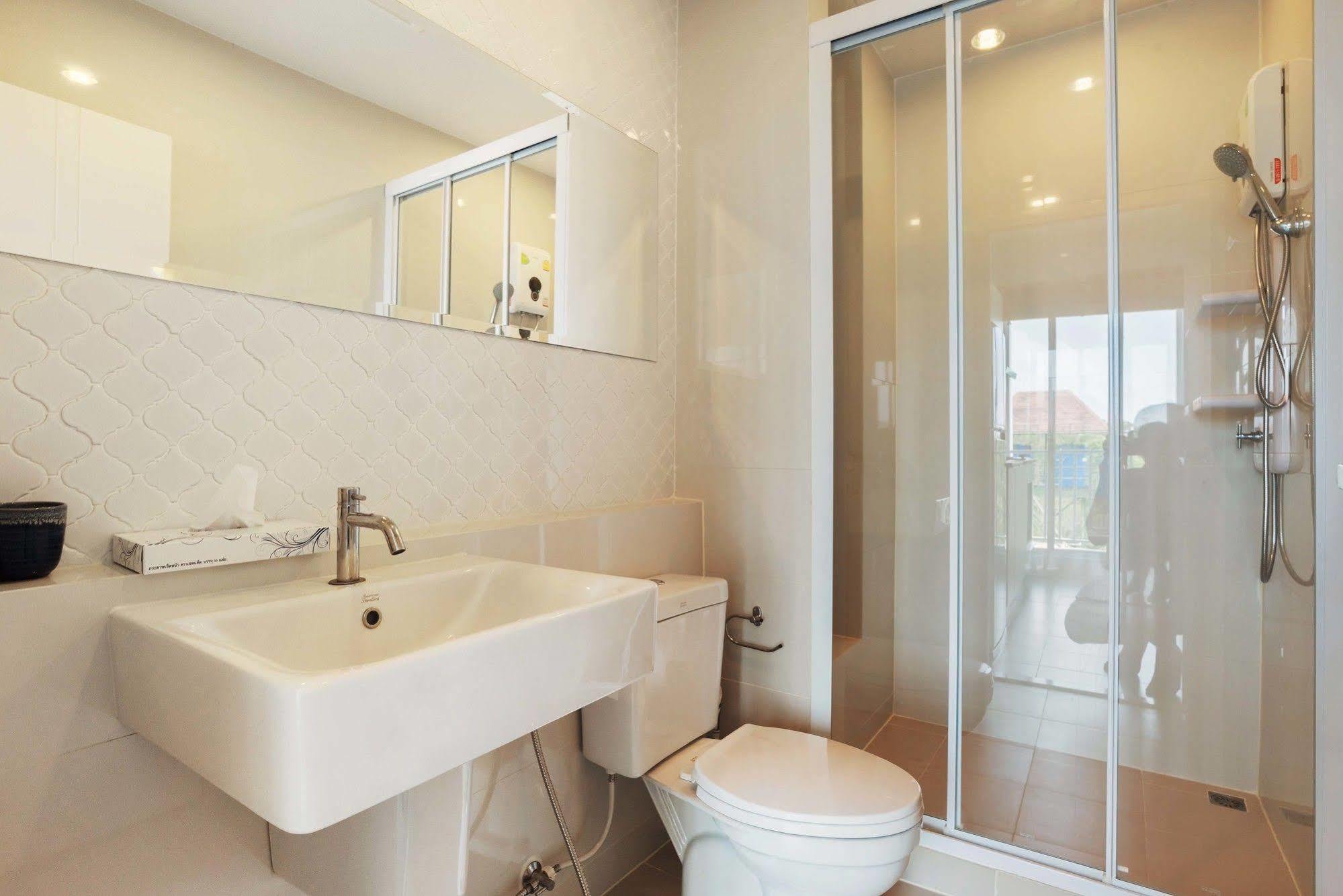 Favstay - The Base Downtown Phuket מראה חיצוני תמונה