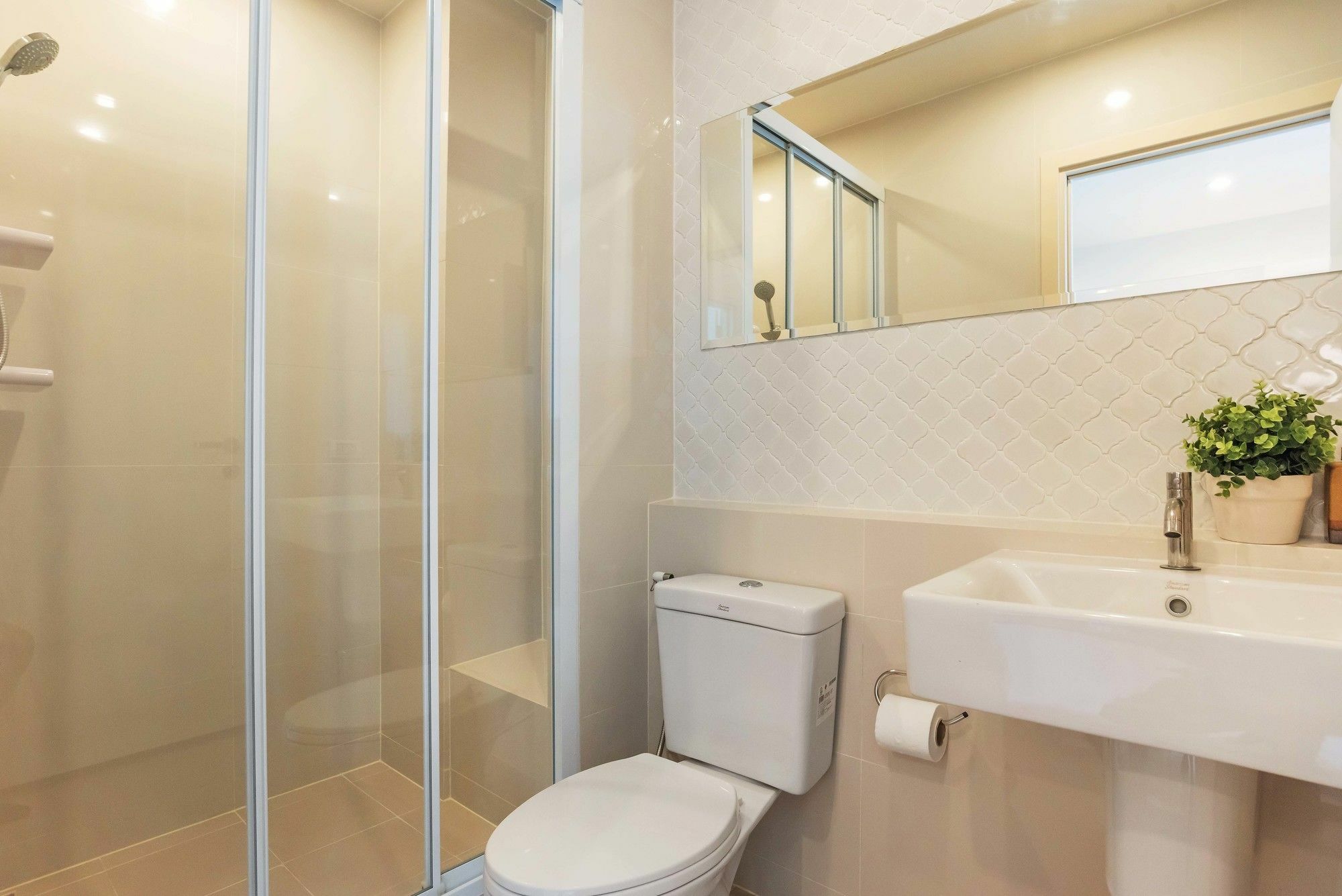 Favstay - The Base Downtown Phuket מראה חיצוני תמונה