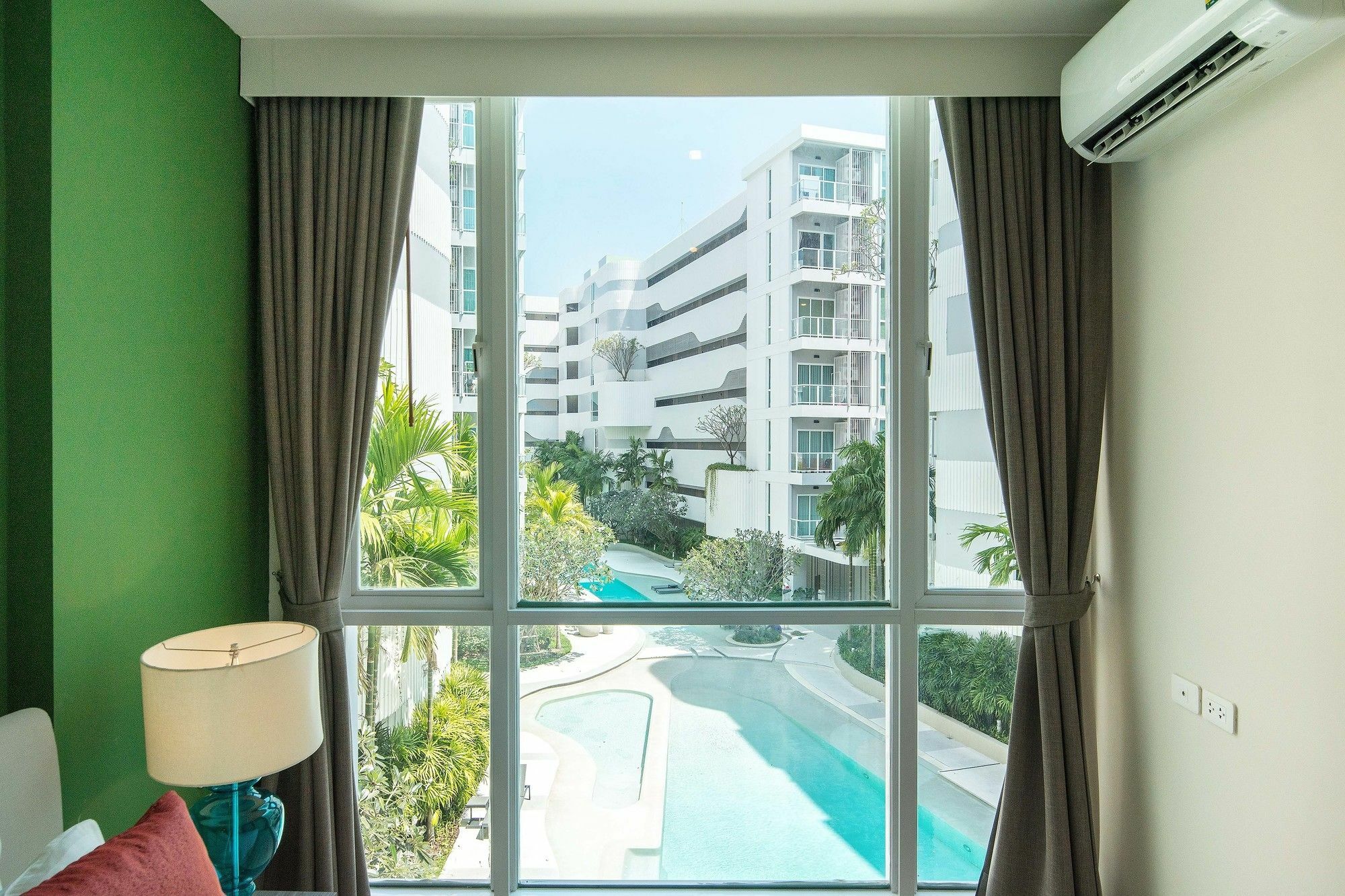 Favstay - The Base Downtown Phuket מראה חיצוני תמונה